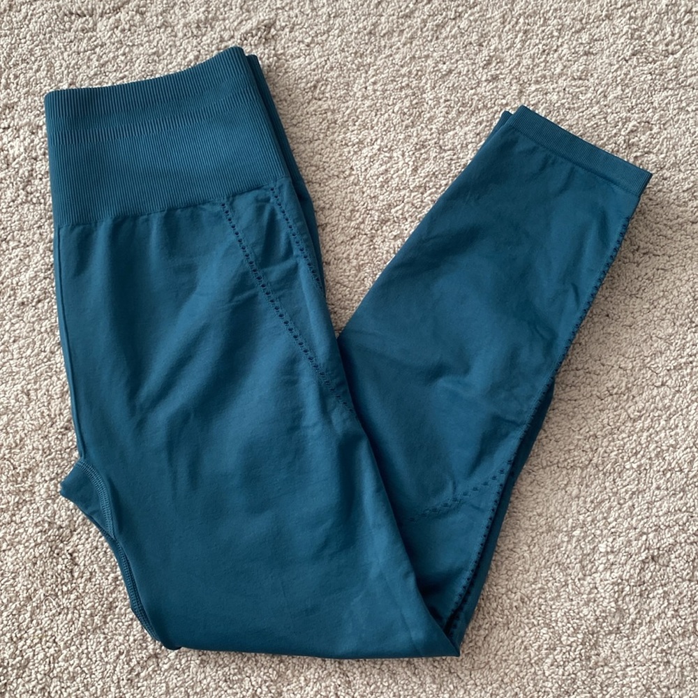 Fabletics Seamless Capri Leggings